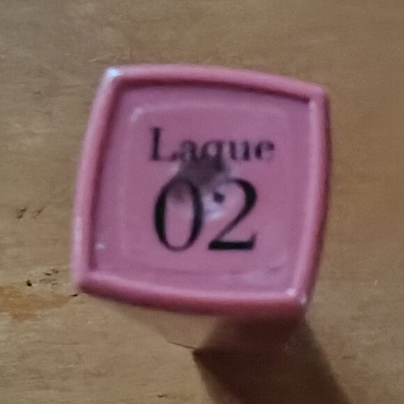 Rouge Laque Lipstick by Bourjois Fini Brillant Shinny Finish 02 Toute nude - Picture 3 of 4